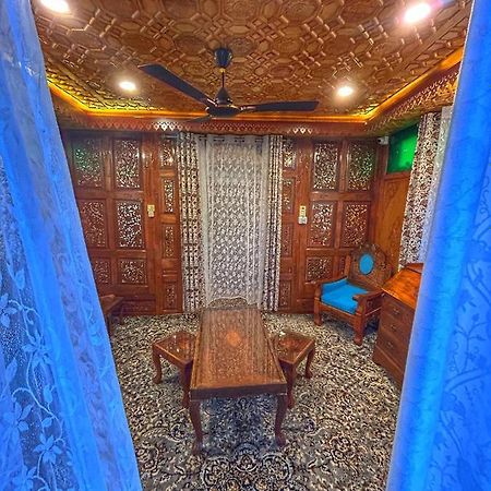 Exotic Young Shreen Houseboat ศรีนาการ์ ภายนอก รูปภาพ