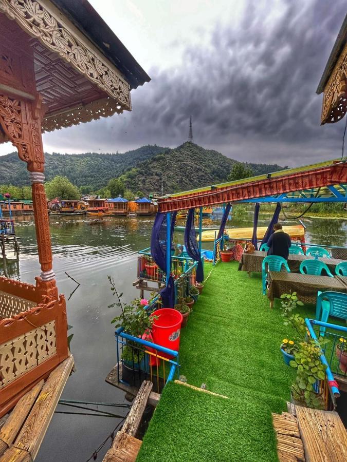 Exotic Young Shreen Houseboat ศรีนาการ์ ภายนอก รูปภาพ