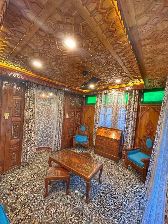 Exotic Young Shreen Houseboat ศรีนาการ์ ภายนอก รูปภาพ