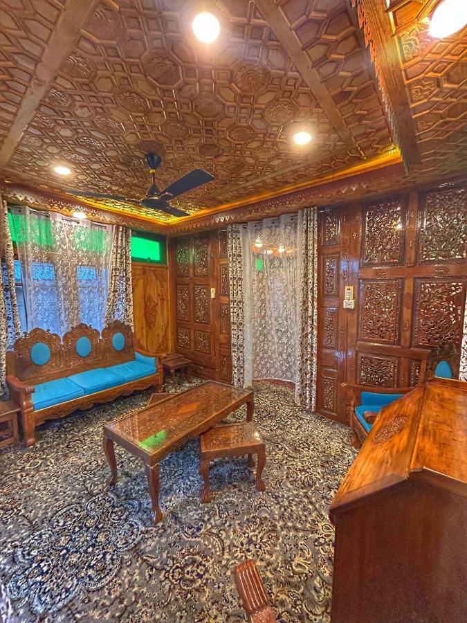 Exotic Young Shreen Houseboat ศรีนาการ์ ภายนอก รูปภาพ